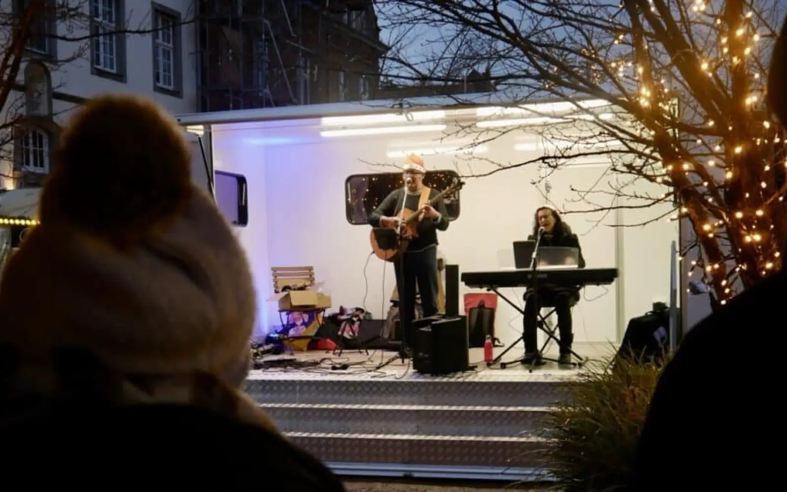 "Two for Tea“ luden zum weihnachtlichen Rudelsingen ein. Foto: cj