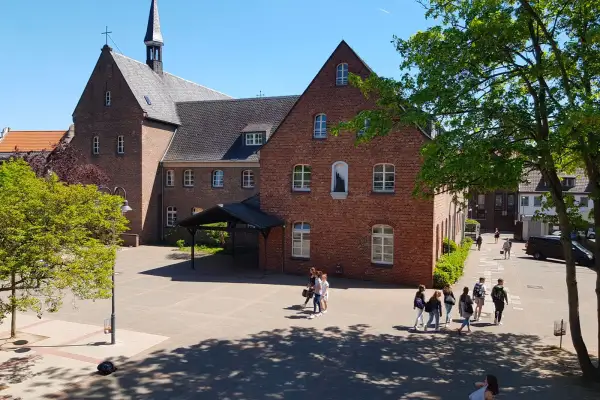 Tag der offenen Tür am Suitbertus-Gymnasium: Probeunterricht für Viertklässler und ihre Eltern