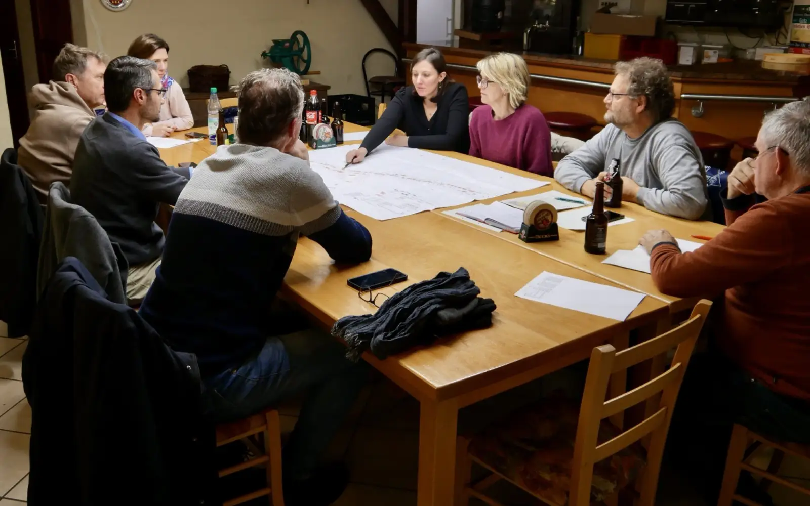 Vanessa Zelletta, Susanne Kortschik, Werner Günters, Ferdi Wolff, Jörg Tewes, Vincenzo Curatolo, Thomas Schnalke und Ivonne Kaufmann trafen sich, um den Nikolausmarkt zu planen. Foto: cj