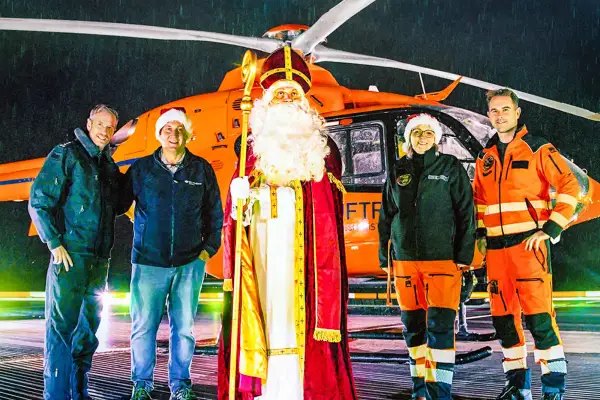 Nikolaus landet mit Rettungshubschrauber Christoph 9 am BG Klinikum Duisburg