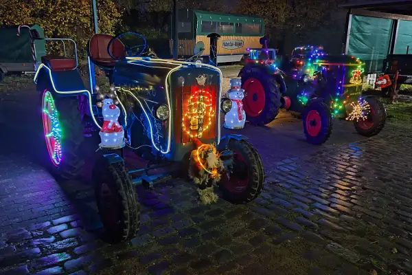 Vorfreude steigt: Weihnachts-Traktoren fahren wieder
