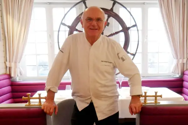 Legende bleibt an Bord: Jean-Claude Bourgueil behält das „Im Schiffchen“