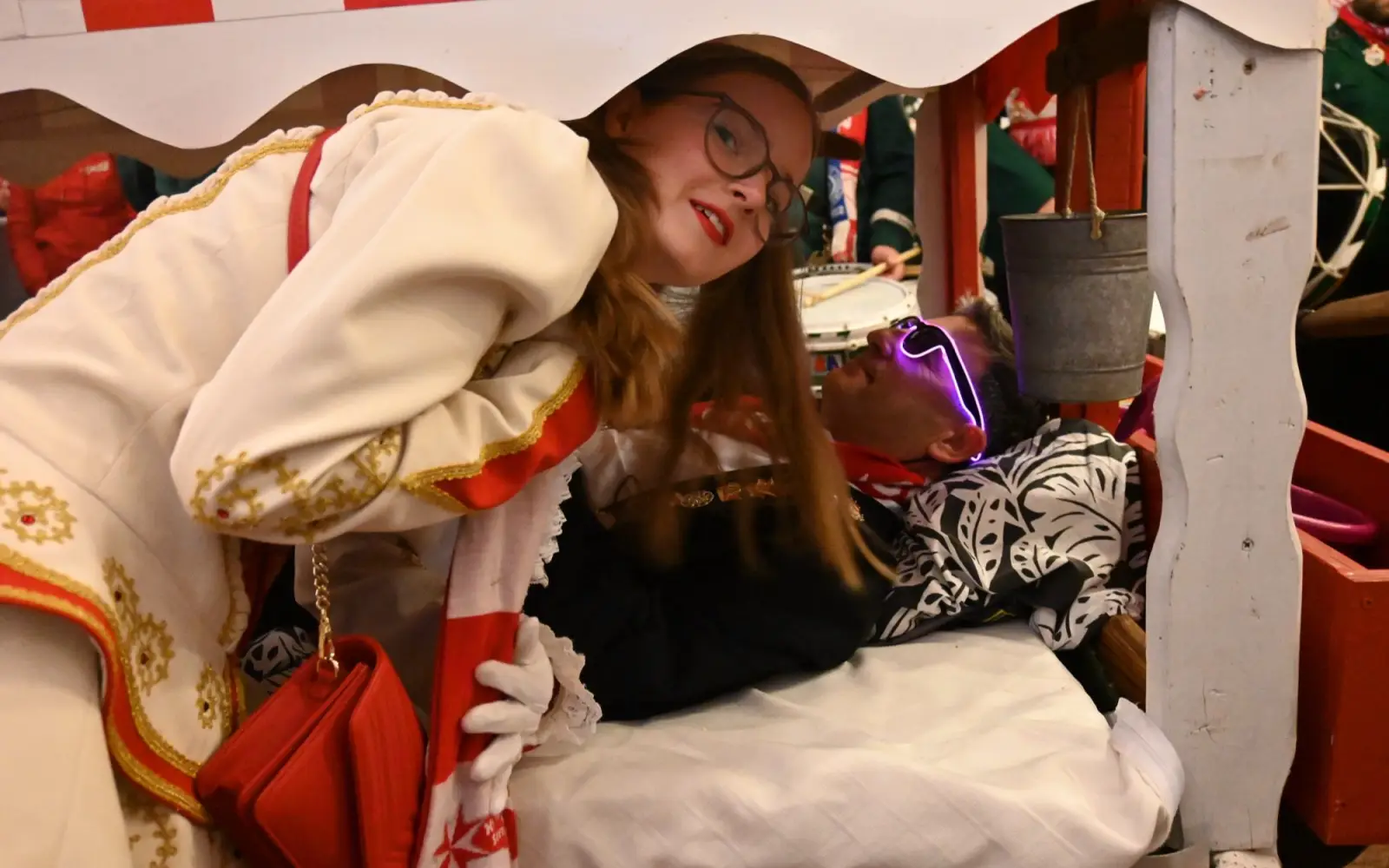 Die Paginnen küssten den Sermer Hoppeditz wach. Foto: sam