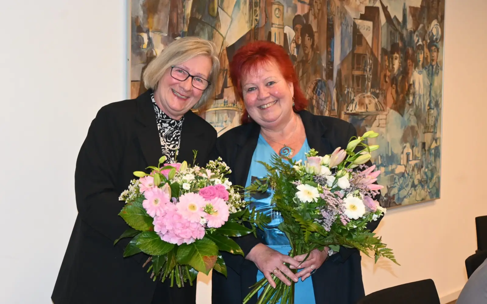 Beate Lieske (SPD, rechts) bleibt Bezirksbürgermeisterin für den Duisburger Süden. Auch Angelika Kleinefeldt (CDU) darf als Stellvertreterin weiter agieren. Foto: sam
