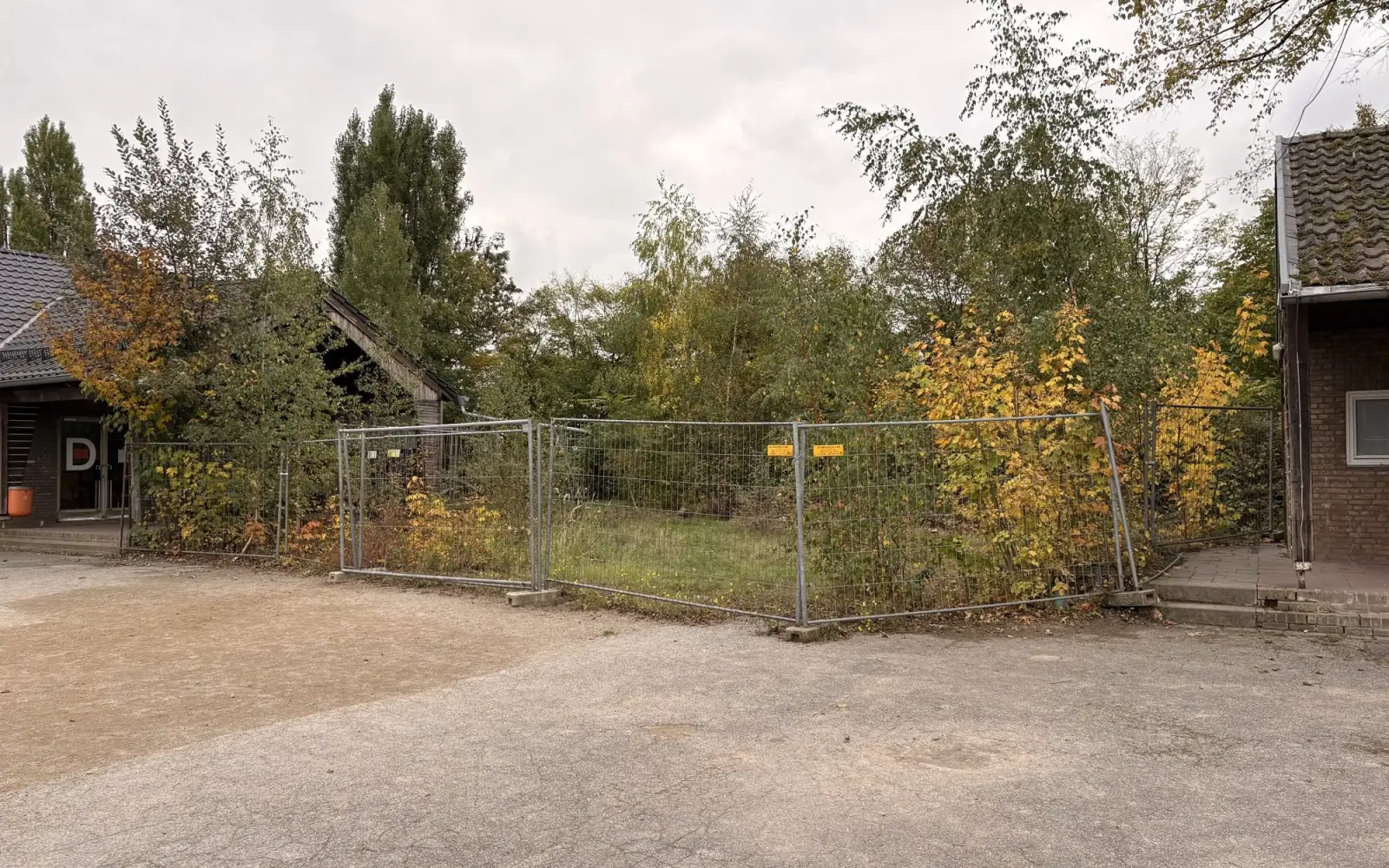 Die derzeit brachliegende Fläche wird somit nur übergangsweise ungenutzt bleiben. Foto: cj