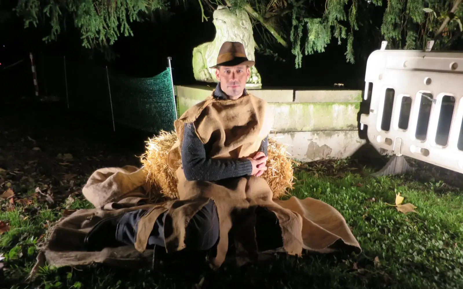 Ingo Hoffman als Bettler vor dem Schloss. Foto: hs