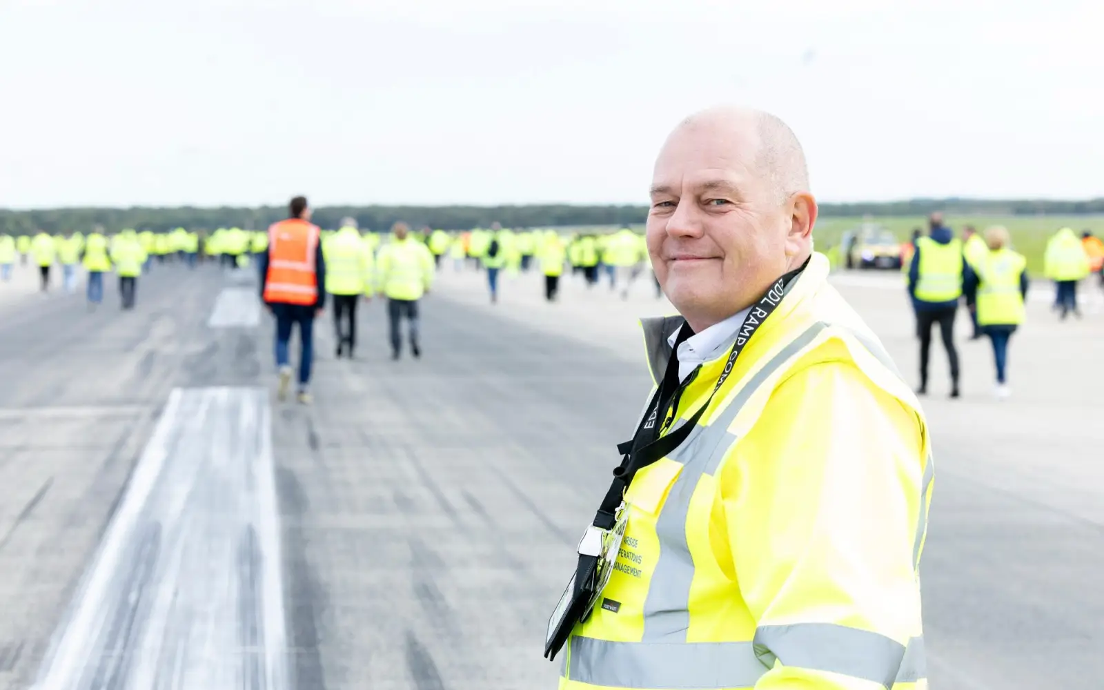 Hartmut Antoni, Leiter Airside Operations Management am Flughafen Düsseldorf, freut sich über die starke Beteiligung am FOD-Walk 2025. Foto: Flughafen Düsseldorf / Andreas Wiese