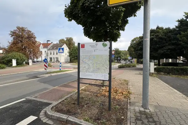 Knotenpunkt-Tafel der Radregion Rheinland aufgestellt