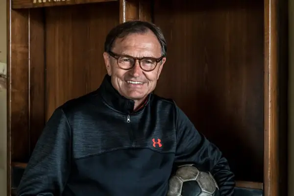 Interview mit Ewald Lienen „Und immer schön auf dem Teppich bleiben“