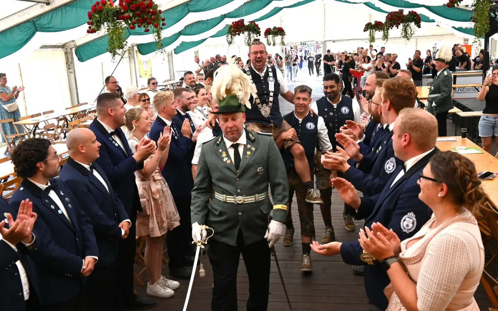 Mit Sascha Strachowitz stellt die Augustiner Kompanie erstmals den Rahmer Schützenkönig. Foto: sam