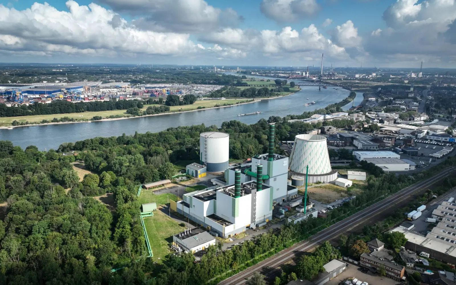 Am Erzeugungsstandort Wanheim werden die Stadtwerke Duisburg neue, moderne Technologien installieren und den Block A des Heizkraftwerkes III bis zum Jahr 2030 außer betrieb nehmen. Foto: Stadtwerke Duisburg