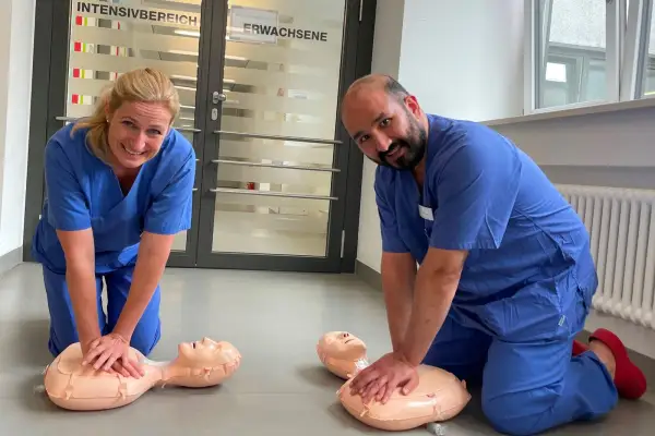 Florence-Nightingale-Krankenhaus schult Lehrkräfte zur Reanimation