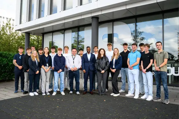 19 Nachwuchskräfte starten Ausbildung am Düsseldorfer Airport