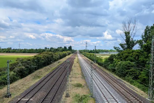 Staatsschutz ermittelt: Zwei Sabotage-Akte auf Bahnstrecke