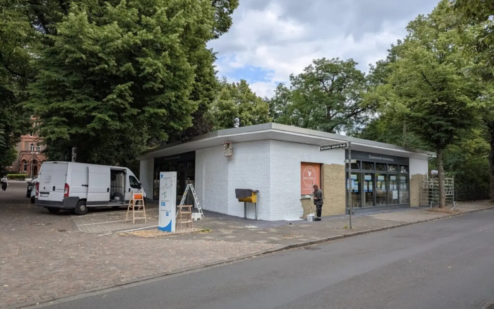 Das Gebäude der ehemaligen Kaiserswerther Buchhandlung an der Alten Landstraße wird aktuell zum neuen Begegnungszentrum K3 umgebaut. Foto: ah