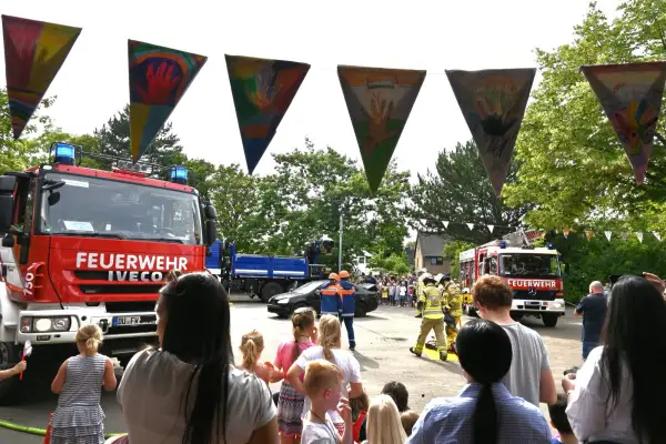 Interessante Feuerwehrübung beim Schulfest in Mündelheim