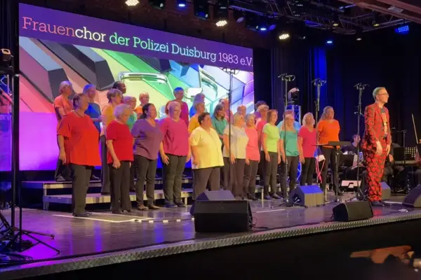 Frauenchor der Polizei Duisburg begeistert mit Schlagerkonzert