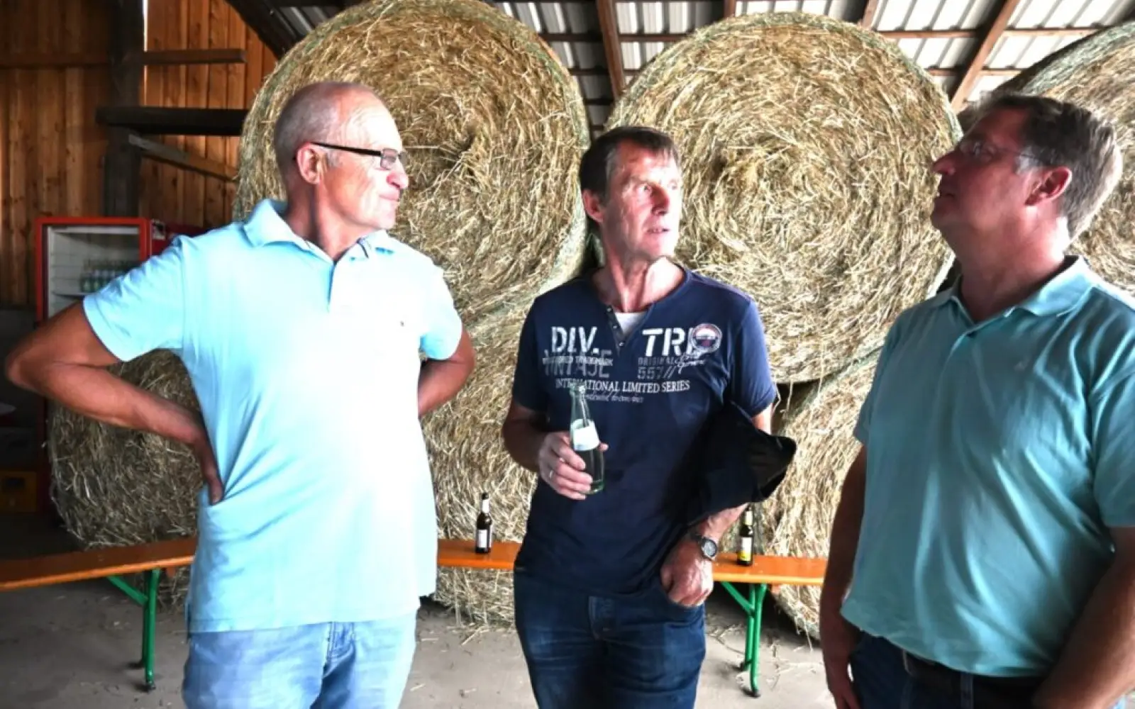 Ein Gespräch über Stadtgrenzen hinweg (von links): Karl Sonnen aus Wittlaer, Reinhard Mosch aus Mündelheim sowie Michael Brücker aus Zeppenheim. Foto: sam