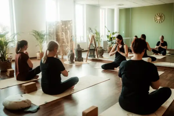Yoga mit Herz im Süden Duisburgs – ZeitRaum YogaStudio etabliert sich erfolgreich