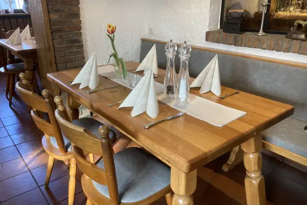„Schenke“ verwöhnt mit Spargel-Brunch und Weinfest