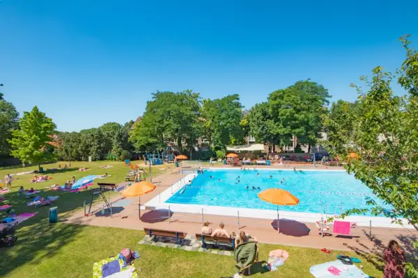 Sommerfest und Schwimmwettbewerb im Freibad „Flossen weg“