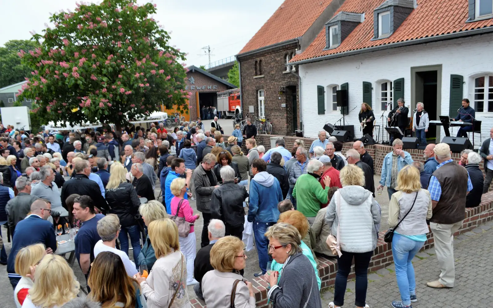 Auch in diesem Jahr spielt die Band FKK wieder im Steinhof in Huckingen. Archivfoto: sam