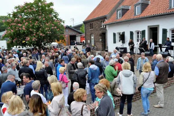 FKK spielt am Vatertag im Steinhof