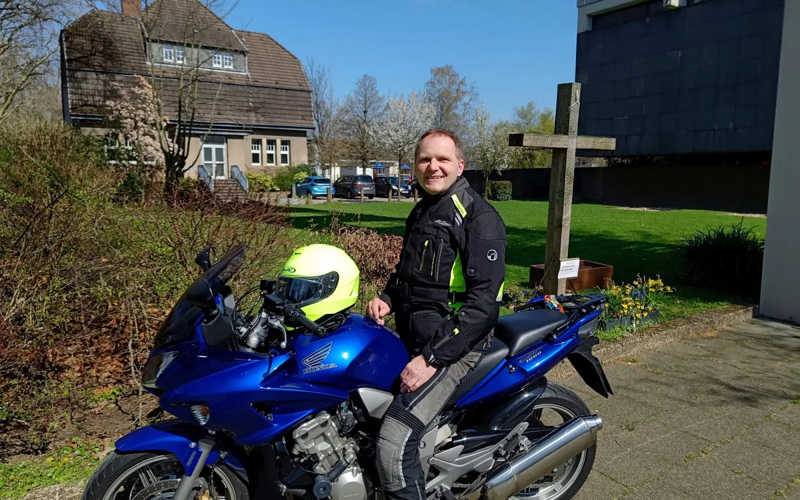 Pfarrer Ernst Schmidt freut sich auf den Motorradgottesdienst in Großenbaum. Foto: Beke Schmidt