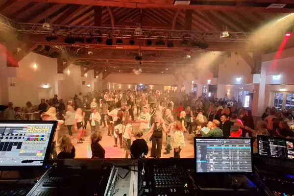 Schützen Huckingen laden zu Osterfeuer, Modenschau und „Tanz in den Mai“ ein