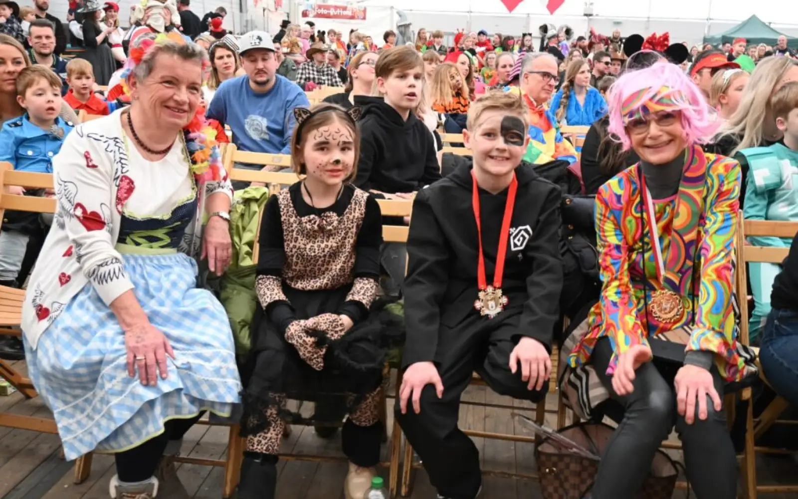 400 Mädchen und Jungen genossen mit ihren Eltern und Großeltern die „Karnevalsparty für kleine Jecken“, organisiert von den Amazonen. Foto: sam