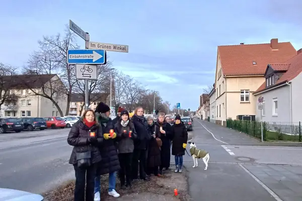 Spaziergang zur Erinnerung an die gefällten Wedauer Straßenbäume