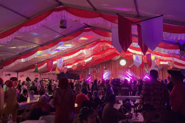 Zum jecken Jubiläum: Tolle Kostümparty auf dem Südstern