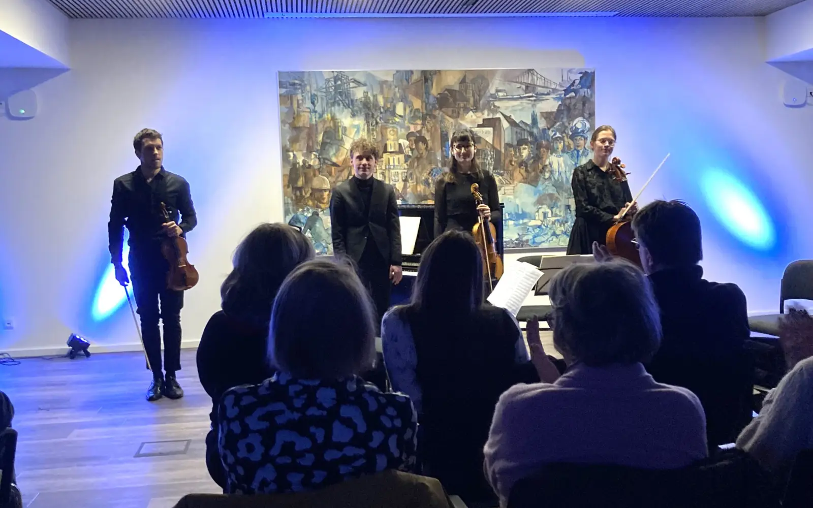 Freuten sich über den Applaus des Publikums (von links): Nikolau Ratchev (Violine), Moritz Mögel (Piano), Anna Hoffmann (Viola) und Vera Nebylova (Violoncello). Foto: sam