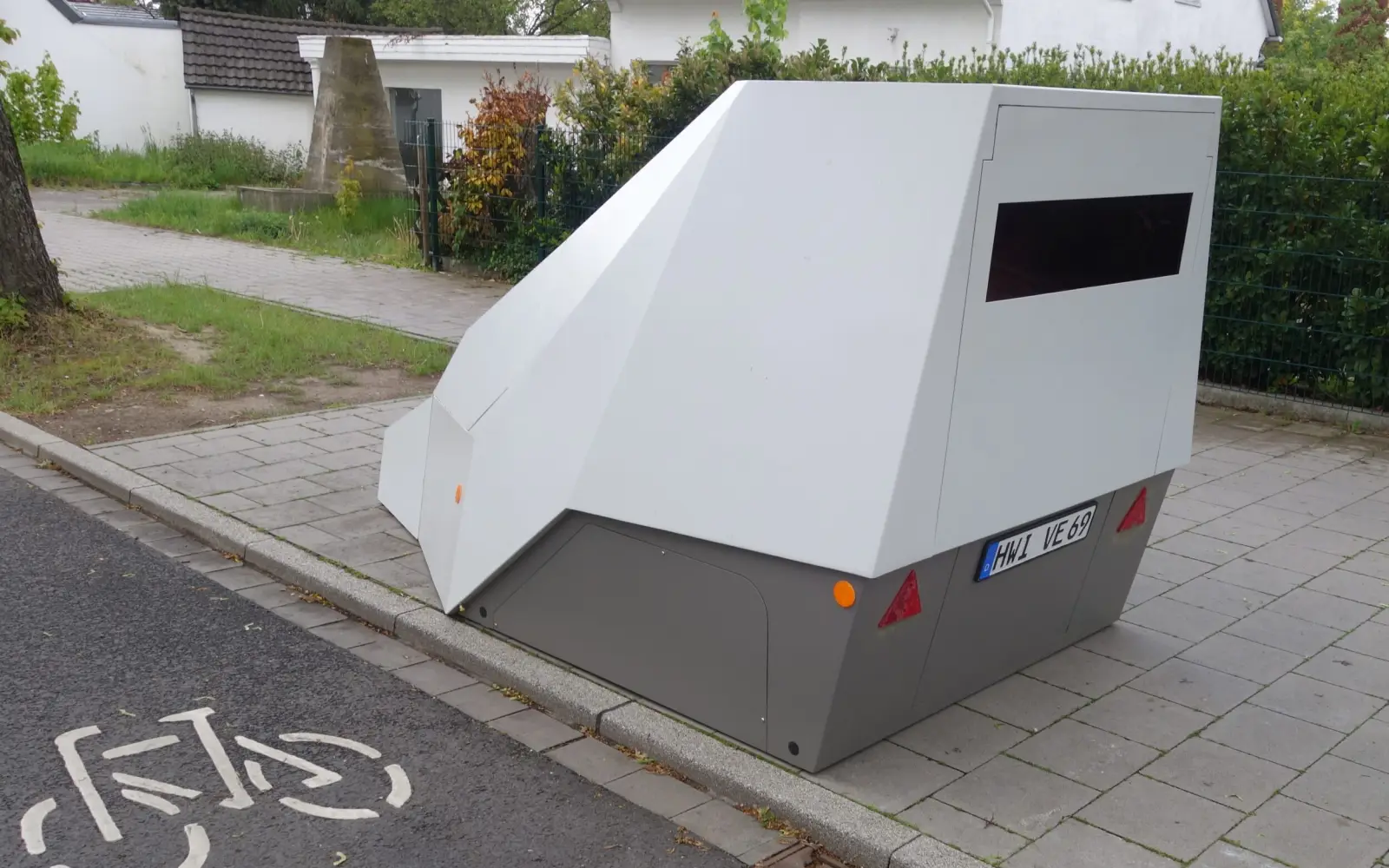 Mobiler Anhängerblitzer in Düsseldorf. Foto: Kürschner, Public domain, via Wikimedia Commons