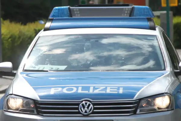 Polizei sucht Zeugen nach Raub und sexueller Belästigung in Rahm