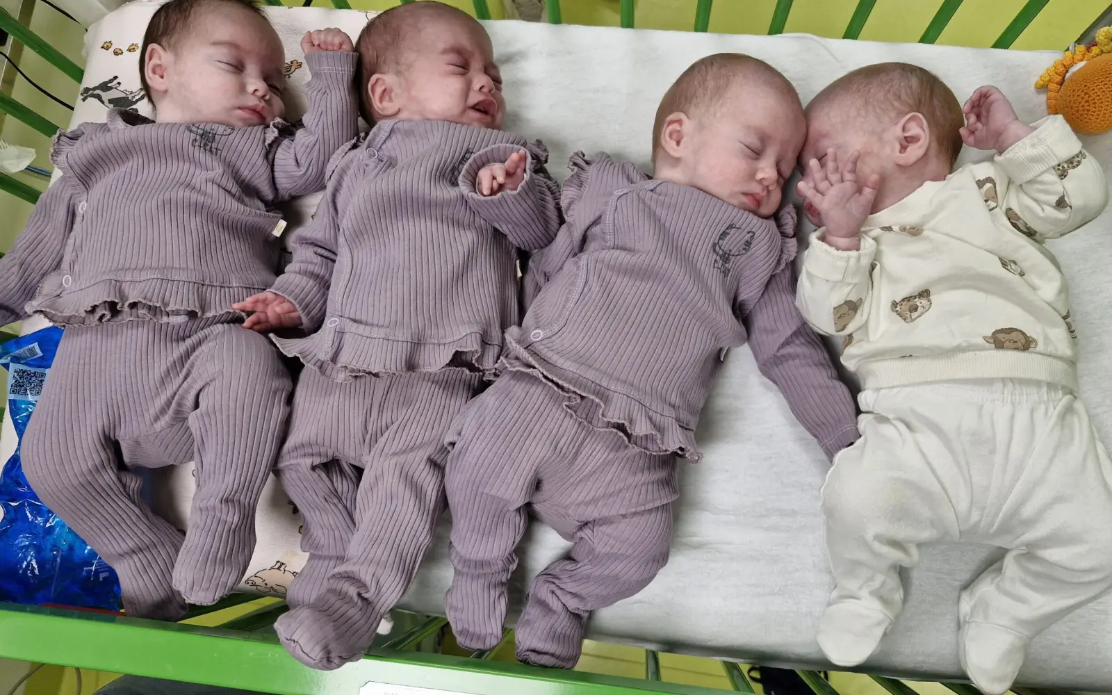 Die Vierlinge Hira, Elisa, Eflin und Elyesa sind am 4. November 2024 im Florence-Nightingale-Krankenhaus geboren worden. Ein Team aus fast 20 Fachkräften war an der Erstversorgung beteiligt. Foto: Kaiserswerther Diakonie