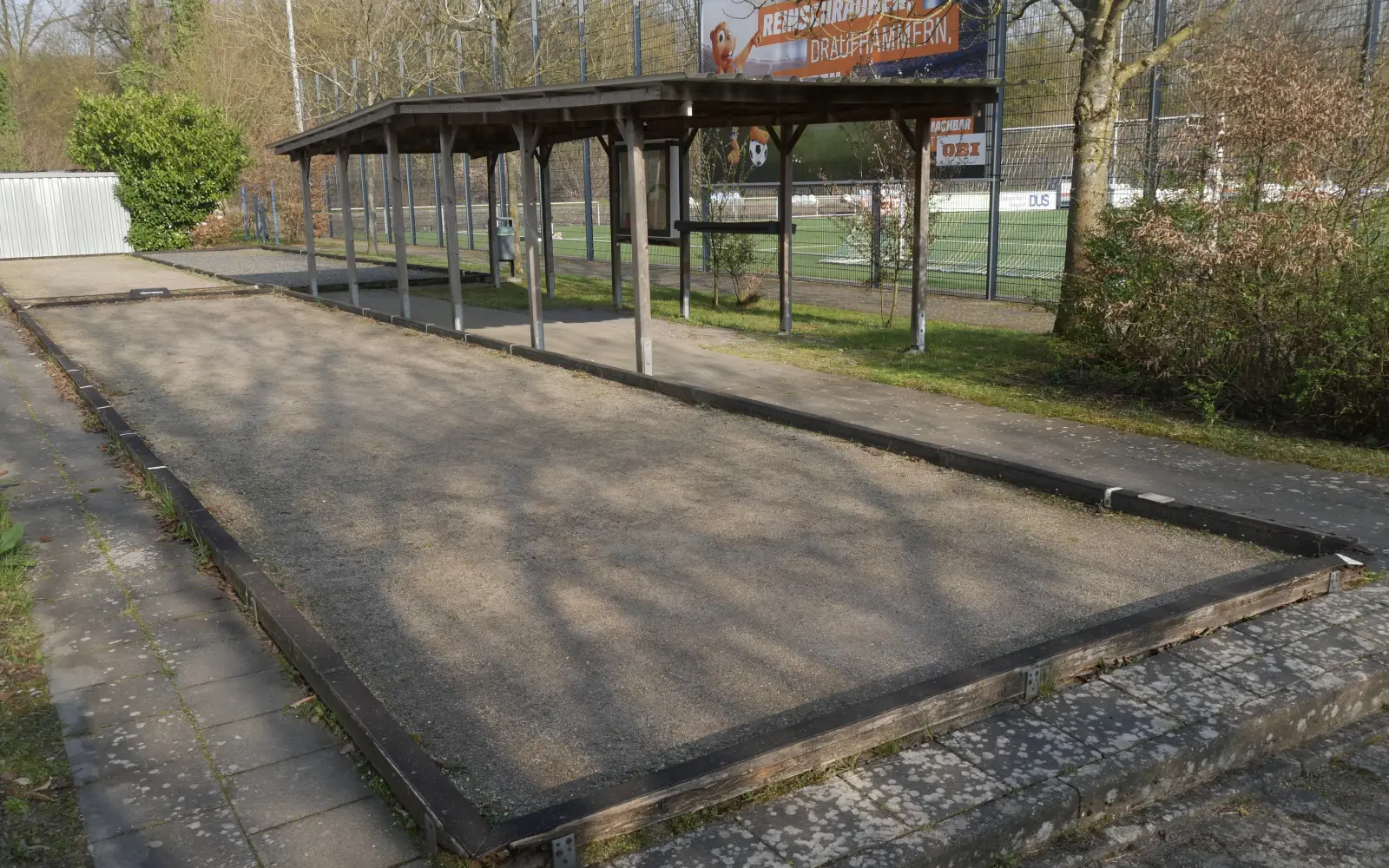 Eine Überdachung sorgt im Sommer für Schatten. Foto: cj