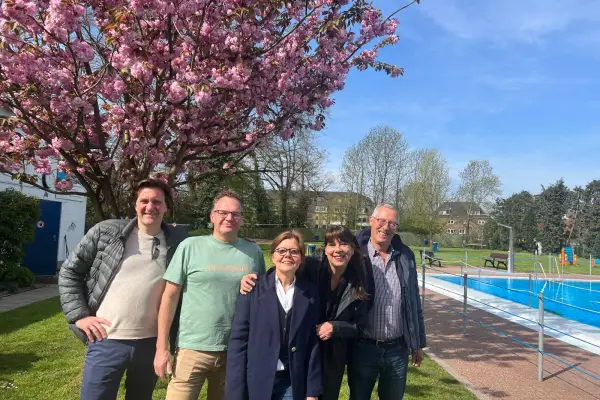 „Flossen weg“ eröffnet die Freibadsaison mit Anschwimmen