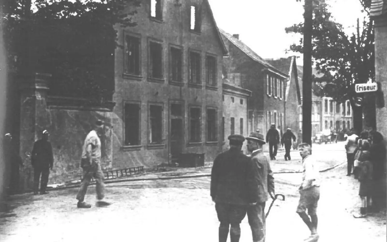 1920 löschten die FFW-Mitglieder einen Brand auf dem Roskothenhof. Foto: privat