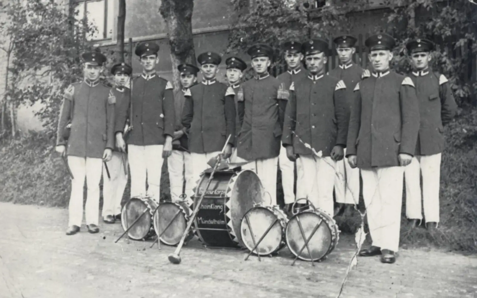 Zwei Jahre nach der "Rheinklang"-Gründung stellten sich die Mitglieder 1928 zu einem Foto bei "Kreifelts" auf. Foto: privat
