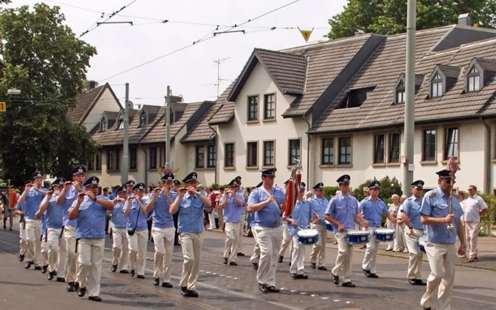 Das Tambourkorps Rheinklang, hier bei einem Umzug in Bockum im Jahr 2016, feiert in diesem Jahr seinen 100. Geburtstag. Foto: privat