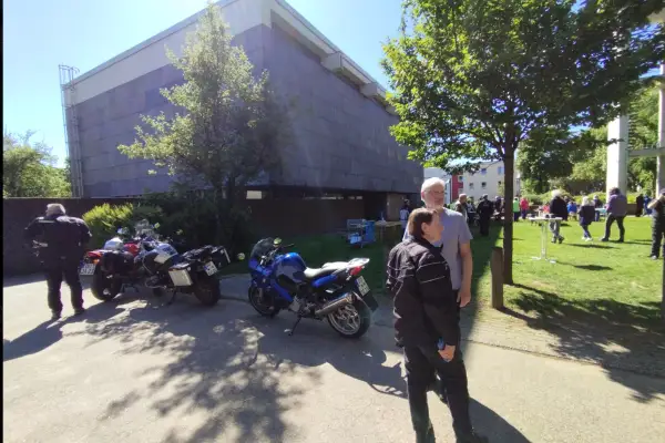 Motorradgottesdienst mit Rockmusik in der Versöhnungskirche Großenbaum