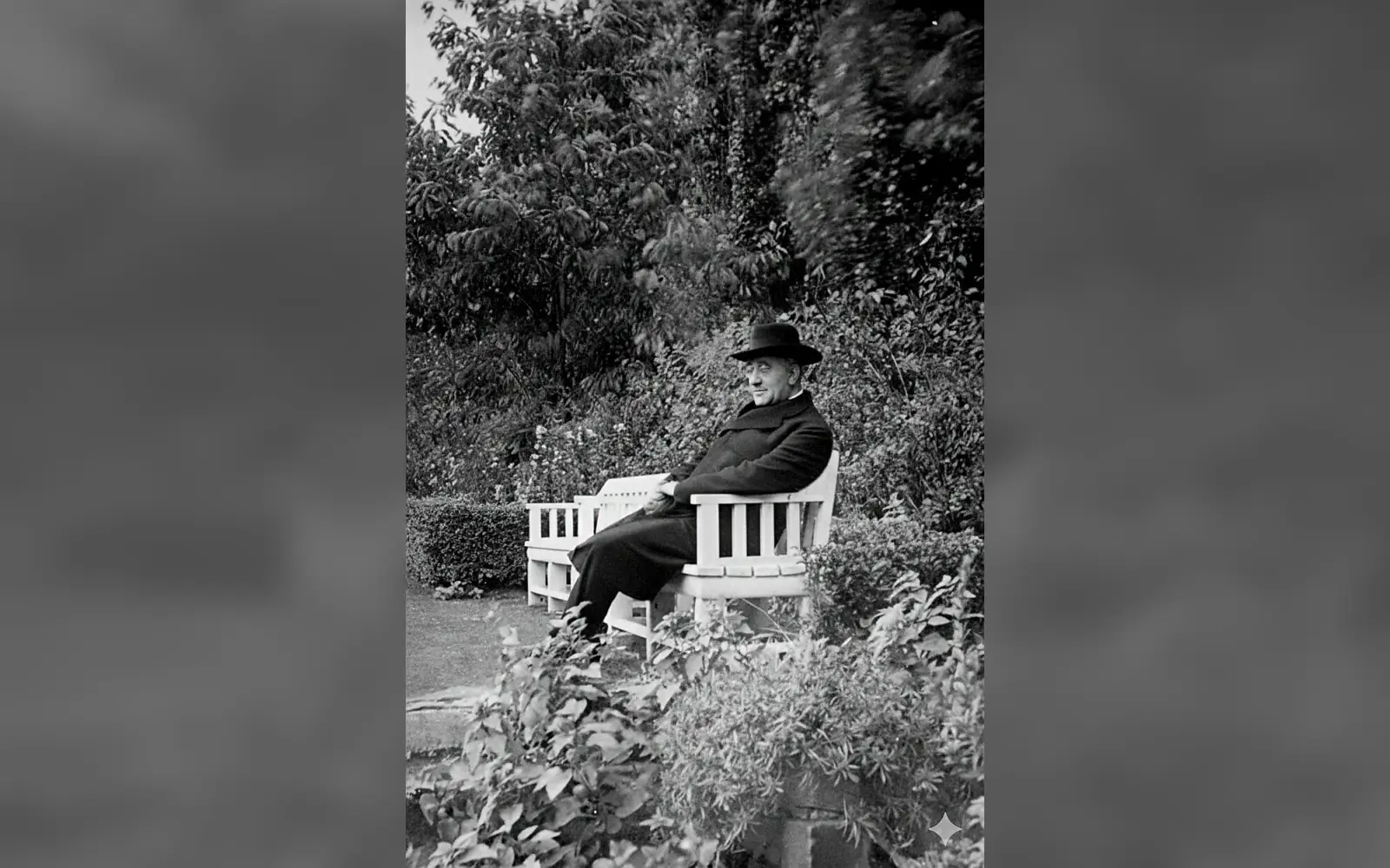 Pfarrer Franz Boehm im Garten. Foto: Pfarrarchiv St. Gereon Monheim