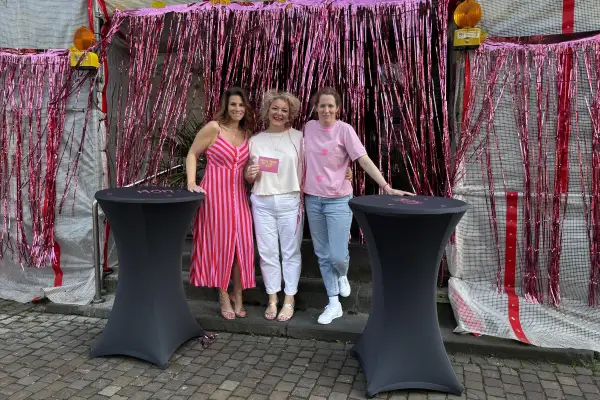 Mütter feiern sich selbst bei Moms on the Bridge in Kaiserswerth