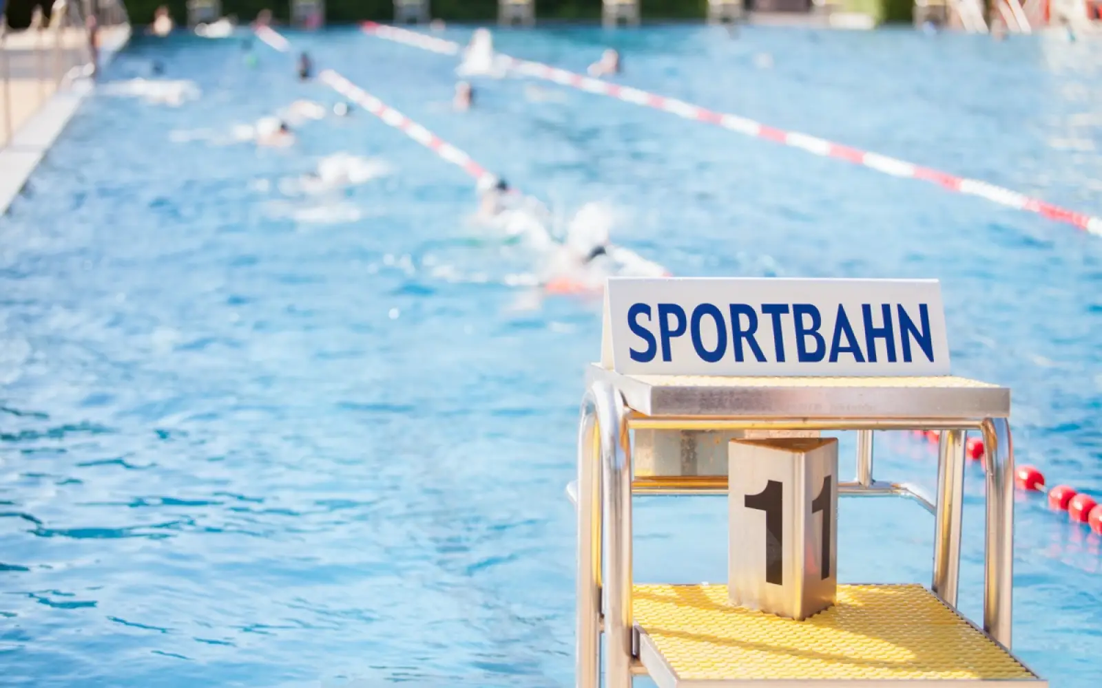 Beim Dumeklemmer Pokal-Schwimmfest sind die Bahnen des Angerbads zwei Tage lang dem Wettkampf vorbehalten. Foto: Ansgar Photography/Stadtwerke Ratingen