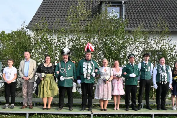 Bundeskönig kommt zum Sermer Schützenfest