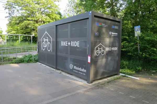 Pendler im Pkw und auf dem Fahrrad – Angebote der Rheinbahn