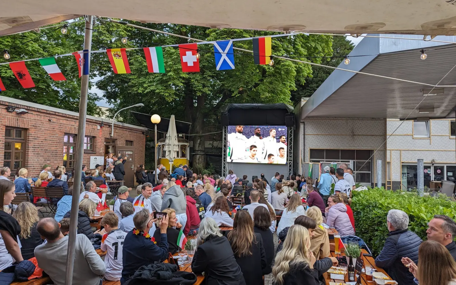 EM Rudelgucken und mehr: Mega Events in der Schlossallee 1