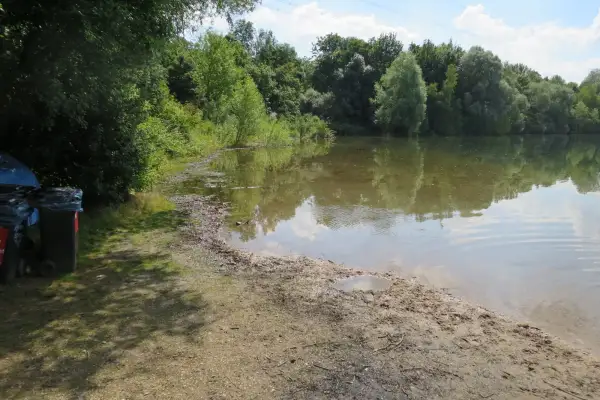 Angermunder See: Nordstrand nach Regenfällen überflutet