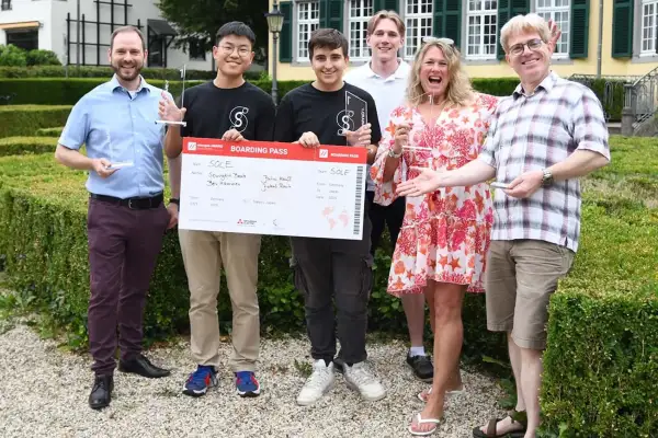Zukunft gestalten: Schüler aus Düsseldorf gewinnen beim changes.AWARD 2024